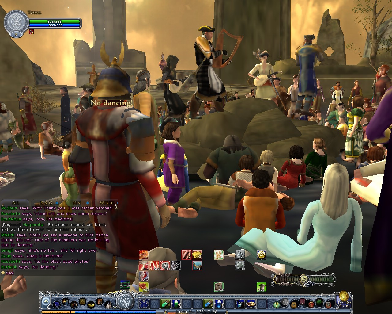 Image: The "Blackheart Pirates" on stage 01