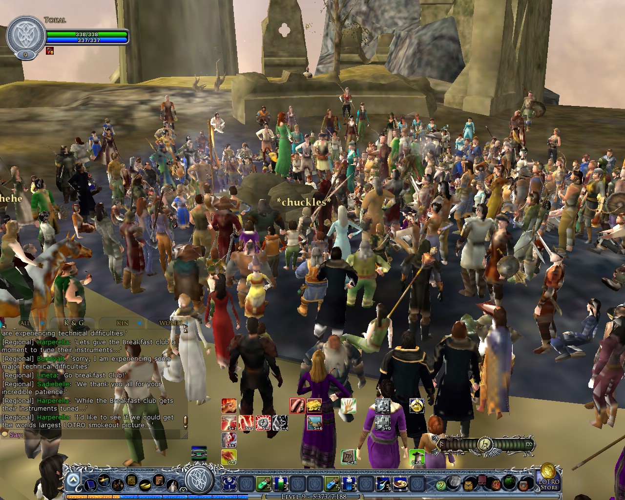 Image: Smoking audience during the interruption